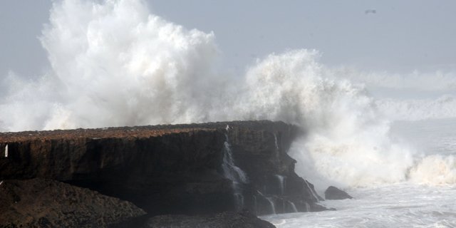 Grosses vagues sur le Maroc